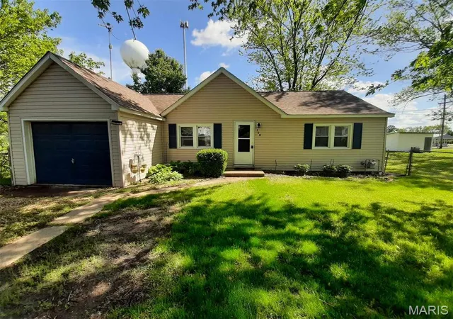 Photo 3 of Single Family Residence at 708 E Pear Ave, Owensville, MO 65066 | MLS# MIS25002497 | | Sold on 2025-11-07