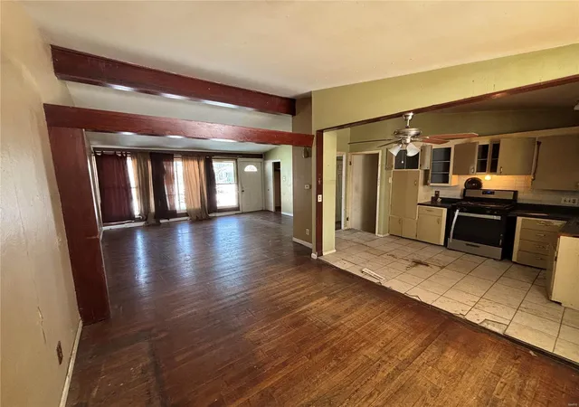 Photo 3 of Single Family Residence at 10551 Murat Dr, Saint Louis, MO 63136 | MLS# MIS25002526 | | Sold on 2025-03-07