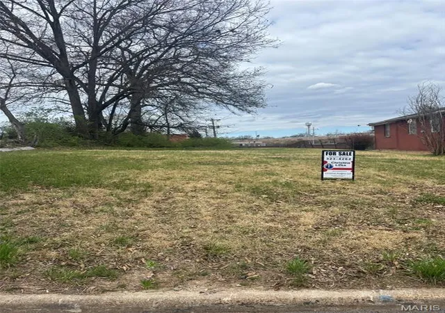 Photo 1 of Land at 8015 Hicks Ave, Saint Louis, MO 63117 | MLS# MIS25002537 | | Sold on 2025-07-03