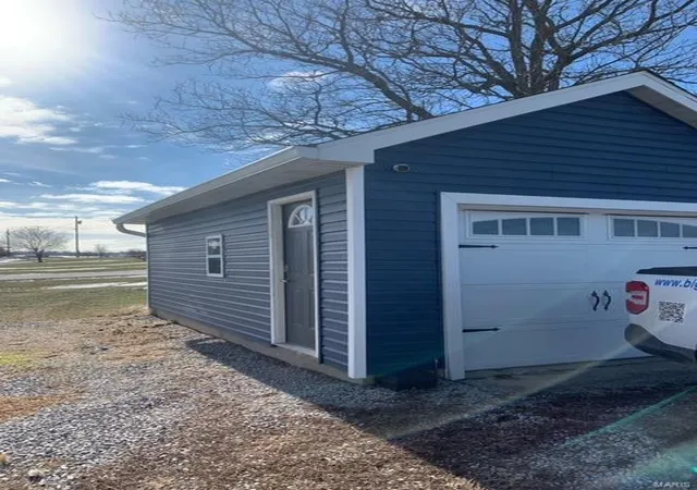 Photo 5 of Single Family Residence at 15842 Northside Dr, New London, MO 63459 | MLS# MIS25002575 |  | Sold on 2025-05-01