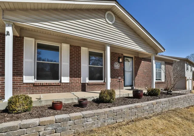 Photo 2 of Single Family Residence at 5319 Glencullen Wy, Saint Louis, MO 63128 | MLS# MIS25002632 |  | Sold on 2025-04-11
