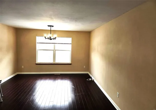 Photo 3 of Single Family Residence at 10712 Oak Pointe Dr, Saint Ann, MO 63074 | MLS# MIS25002724 | | Sold on 2025-03-12