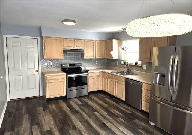 Photo 5 of Single Family Residence at 10712 Oak Pointe Dr, Saint Ann, MO 63074 | MLS# MIS25002724 | | Sold on 2025-03-12