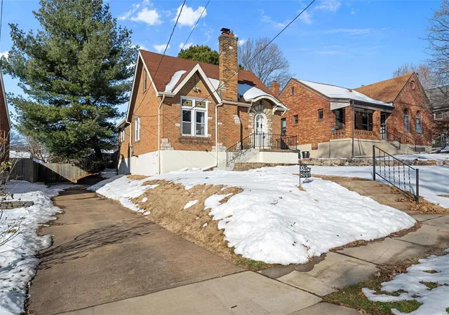 Photo 1 of Single Family Residence at 8027 Wynwood Dr, Saint Louis, MO 63123 | MLS# MIS25002924 | | Sold on 2025-02-13