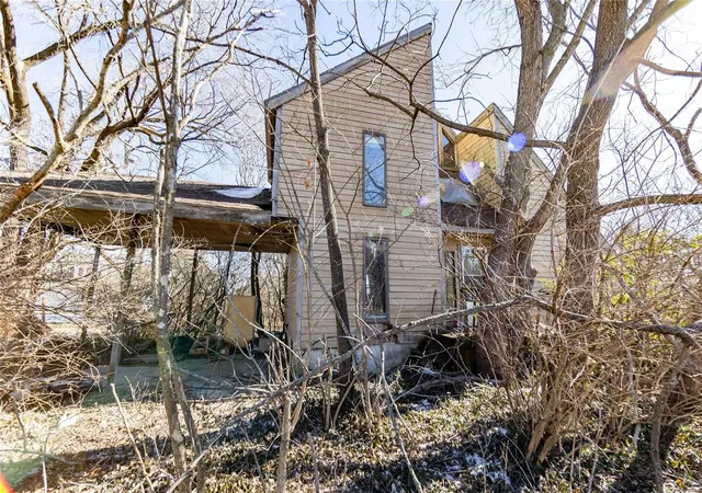 Photo 4 of Single Family Residence at 256 E Charles St, Saint James, MO 65559 | MLS# MIS25003106 | | Sold on 2025-03-24