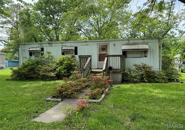Single Family Residence at 802 S Borders Ave, Marissa, IL 62257 | MLS# MIS25003138 | | Sold on 2025-11-06
