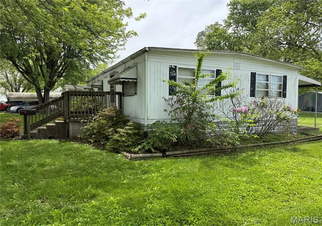 Photo 1 of Single Family Residence at 802 S Borders Ave, Marissa, IL 62257 | MLS# MIS25003138 | | Sold on 2025-11-06