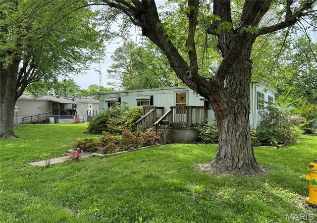 Photo 3 of Single Family Residence at 802 S Borders Ave, Marissa, IL 62257 | MLS# MIS25003138 | | Sold on 2025-11-06