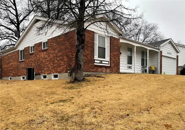 Single Family Residence at 1146 Foxlair Dr, Saint Louis, MO 63137 | MLS# MIS25003164 | | Sold on 2025-04-15