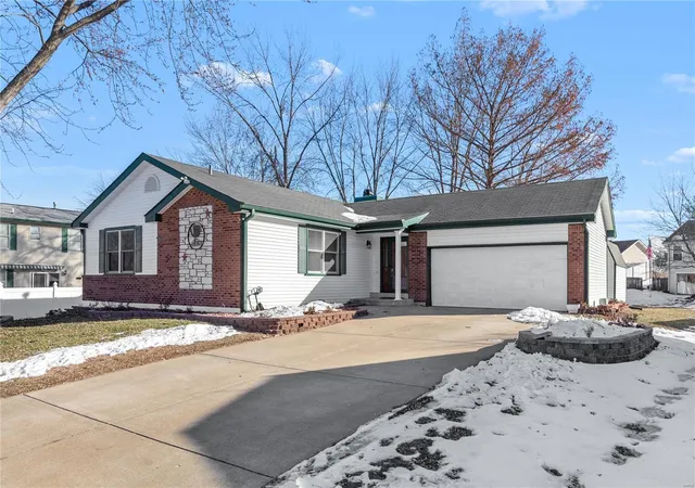 Single Family Residence at 4 Grantley Ct, Saint Peters, MO 63376 | MLS# MIS25003223 | | Sold on 2025-02-25