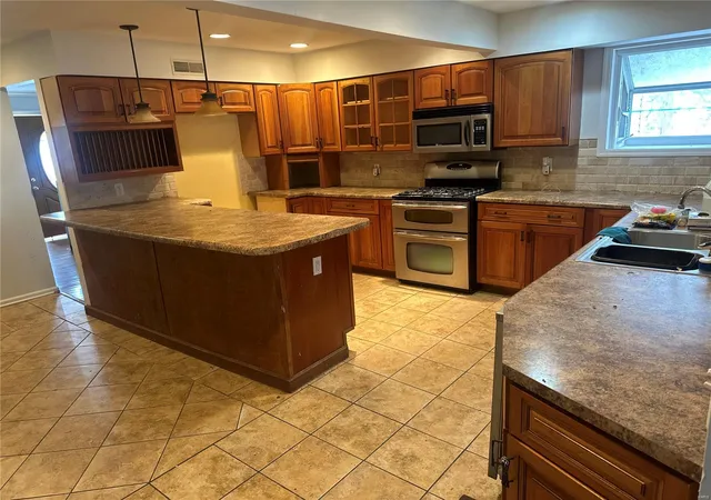 Photo 4 of Single Family Residence at 539 Topaz Ave, Saint Louis, MO 63137 | MLS# MIS25003242 | | Sold on 2025-05-09