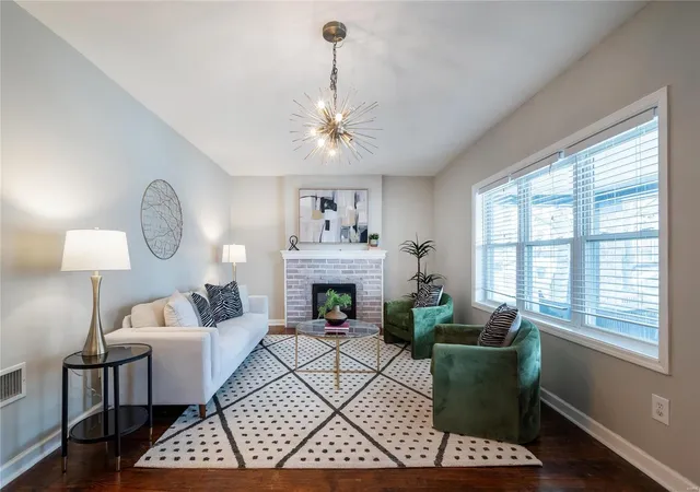 Photo 2 of Single Family Residence at 1103 Blendon Pl, Saint Louis, MO 63117 | MLS# MIS25003373 | | Sold on 2025-02-18