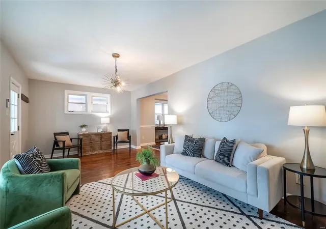 Photo 3 of Single Family Residence at 1103 Blendon Pl, Saint Louis, MO 63117 | MLS# MIS25003373 | | Sold on 2025-02-18