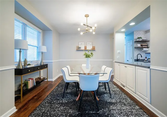 Photo 4 of Single Family Residence at 1103 Blendon Pl, Saint Louis, MO 63117 | MLS# MIS25003373 | | Sold on 2025-02-18