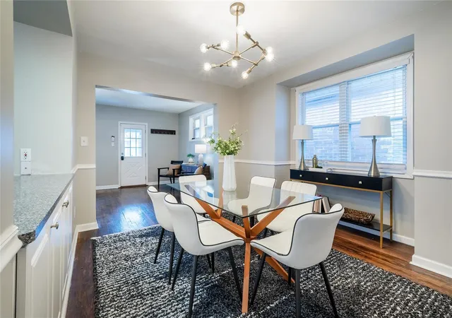 Photo 5 of Single Family Residence at 1103 Blendon Pl, Saint Louis, MO 63117 | MLS# MIS25003373 | | Sold on 2025-02-18