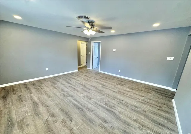 Photo 1 of Single Family Residence at 5220 Lakewood Ave, Saint Louis, MO 63123 | MLS# MIS25003384 | | Sold on 2025-05-20