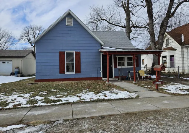Photo 3 of Single Family Residence at 435 S Rollins, Centralia, MO 65240 | MLS# MIS25003464 |  | Sold on 2025-02-13