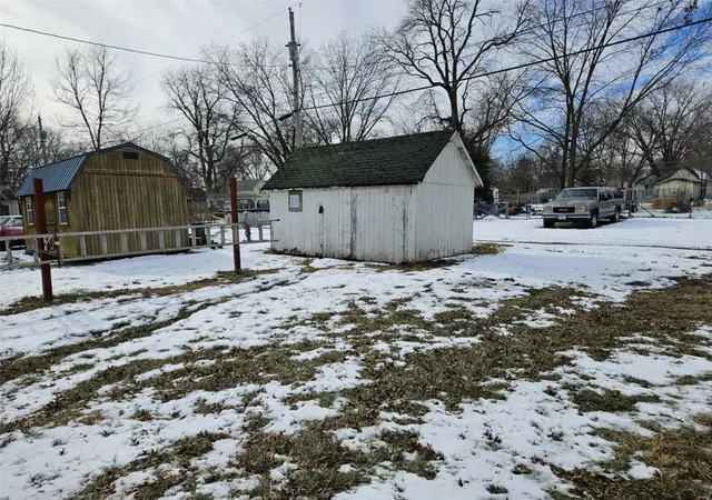 Photo 4 of Single Family Residence at 435 S Rollins, Centralia, MO 65240 | MLS# MIS25003464 |  | Sold on 2025-02-13