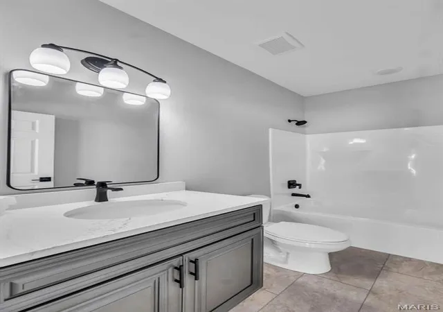 Photo 3 of Single family home for sale at 1 Cedar At Park Hills, Warrenton, MO 63383 | MLS# MIS25003520 | Listing updated on 2026-01-06