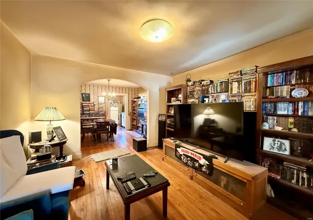 Photo 2 of Single Family Residence at 509 Alphonse Dr, Saint Louis, MO 63122 | MLS# MIS25003575 |  | Sold on 2025-02-18