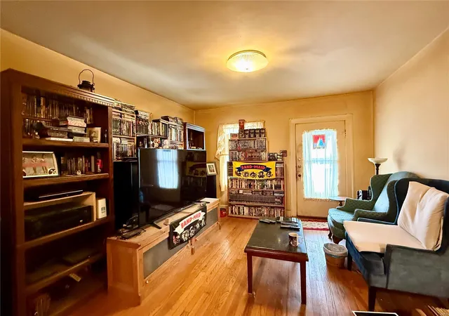 Photo 3 of Single Family Residence at 509 Alphonse Dr, Saint Louis, MO 63122 | MLS# MIS25003575 |  | Sold on 2025-02-18