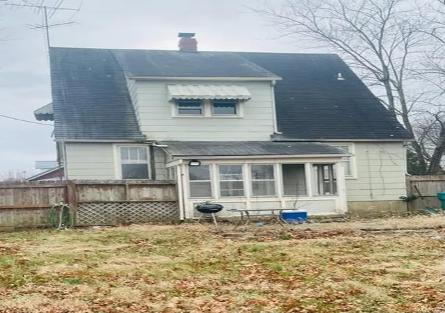 Photo 3 of Single Family Residence at 301 E Franklin, Owensville, MO 65066 | MLS# MIS25003693 | | Sold on 2025-03-24