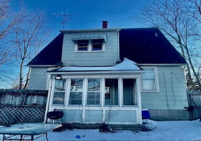 Photo 4 of Single Family Residence at 301 E Franklin, Owensville, MO 65066 | MLS# MIS25003693 | | Sold on 2025-03-24