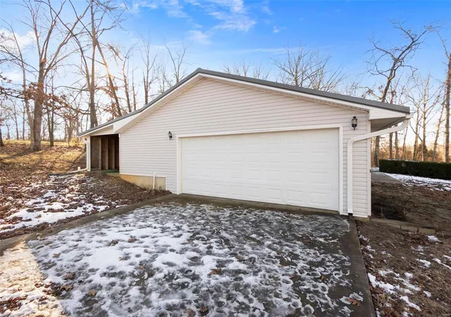 Photo 5 of Single Family Residence at 8294 Bobcat Ln, Glenallen, MO 63751 | MLS# MIS25003934 |  | Sold on 2025-05-30