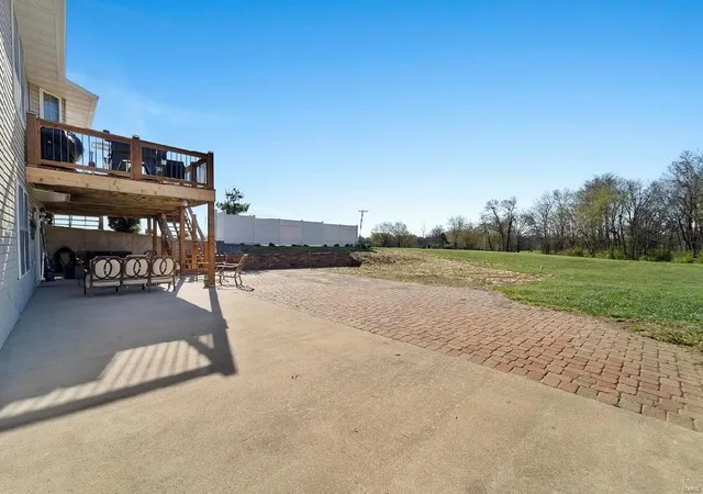 Photo 3 of Single Family Residence at 850 White Rd, Montgomery City, MO 63361 | MLS# MIS25004005 | | Sold on 2025-03-20