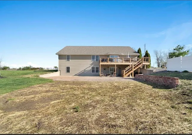 Photo 5 of Single Family Residence at 850 White Rd, Montgomery City, MO 63361 | MLS# MIS25004005 | | Sold on 2025-03-20