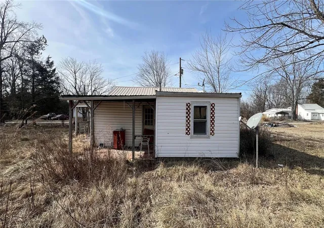 Photo 3 of Single Family Residence at 1113 Willow St, Fredericktown, MO 63645 | MLS# MIS25004016 |  | Sold on 2025-03-28