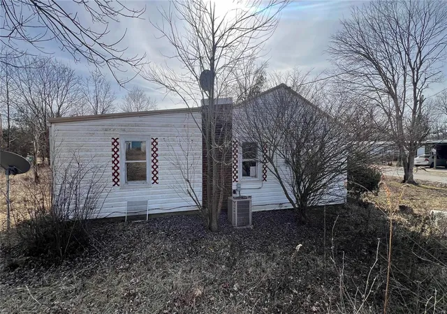 Photo 5 of Single Family Residence at 1113 Willow St, Fredericktown, MO 63645 | MLS# MIS25004016 |  | Sold on 2025-03-28