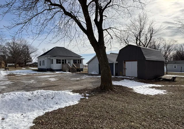 Photo 3 of Single Family Residence at 602 Boulware Brown Blvd, Perry, MO 63462 | MLS# MIS25004033 | | Sold on 2025-05-16
