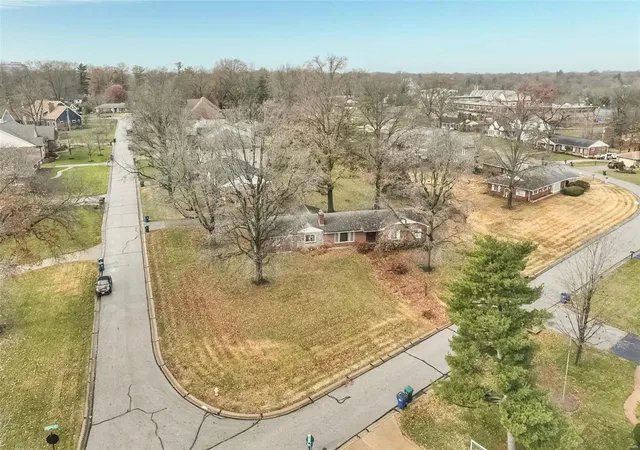 Single Family Residence at 1401 Kendon Dr, Saint Louis, MO 63131 | MLS# MIS25004171 | | Sold on 2025-04-04