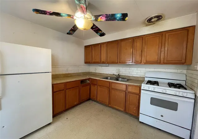 Photo 4 of Single Family Residence at 9800 Gloucester Dr, Saint Louis, MO 63137 | MLS# MIS25004437 | | Sold on 2025-05-28