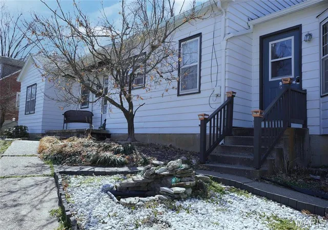 Photo 3 of Single Family Residence at 1014 Jefferson St, Hermann, MO 65041 | MLS# MIS25004506 | | Sold on 2025-09-17