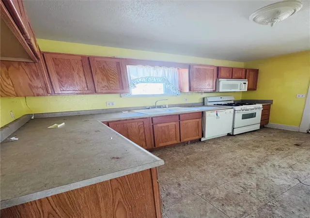 Photo 5 of Single Family Residence at 1112 N Jefferson St, Mexico, MO 65265 | MLS# MIS25004557 | | Sold on 2025-02-18