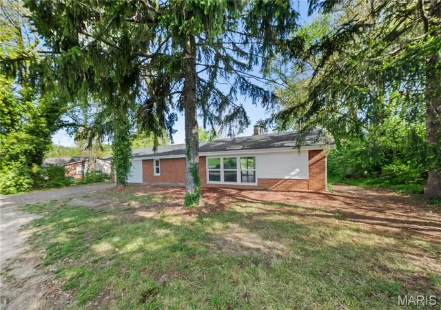 Photo 2 of Single Family Residence at 1919 Parker Rd, Saint Louis, MO 63138 | MLS# MIS25004609 |  | Sold on 2025-08-21