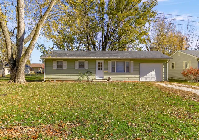 Photo 1 of Single Family Residence at 108 N Lyons Ave, Montgomery City, MO 63361 | MLS# MIS25004738 | | Sold on 2025-05-14