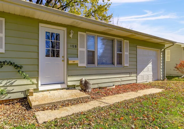 Photo 2 of Single Family Residence at 108 N Lyons Ave, Montgomery City, MO 63361 | MLS# MIS25004738 | | Sold on 2025-05-14
