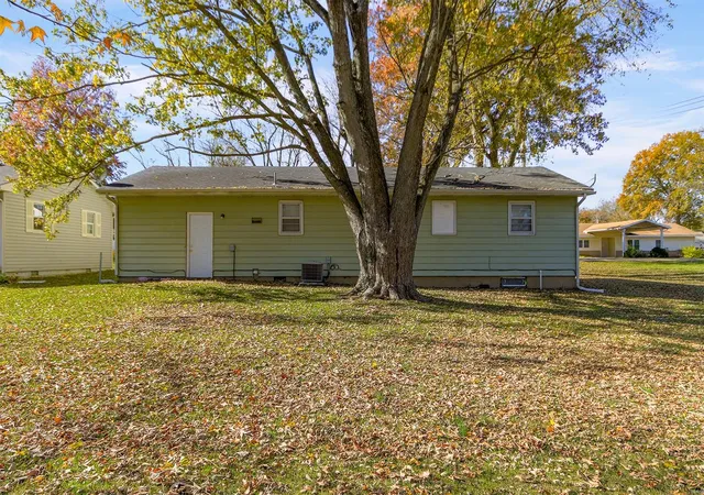 Photo 5 of Single Family Residence at 108 N Lyons Ave, Montgomery City, MO 63361 | MLS# MIS25004738 | | Sold on 2025-05-14