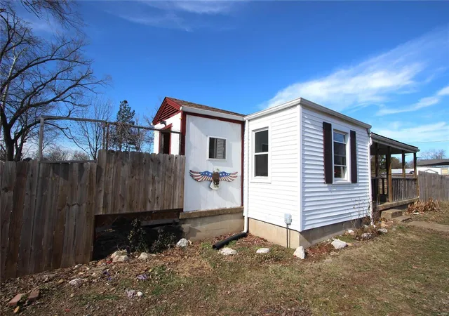 Photo 3 of Single Family Residence at 918 Andrews St, Fredericktown, MO 63645 | MLS# MIS25004745 | | Sold on 2025-03-19