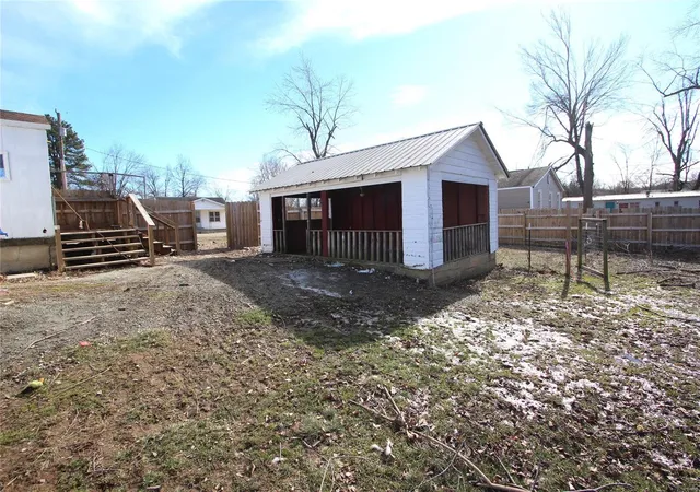 Photo 5 of Single Family Residence at 918 Andrews St, Fredericktown, MO 63645 | MLS# MIS25004745 | | Sold on 2025-03-19