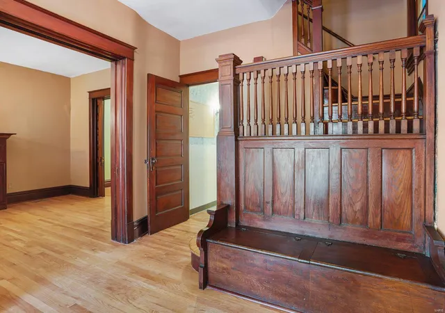 Photo 3 of Single Family Residence at 3908 Juniata St, Saint Louis, MO 63116 | MLS# MIS25004754 | | Sold on 2025-04-07