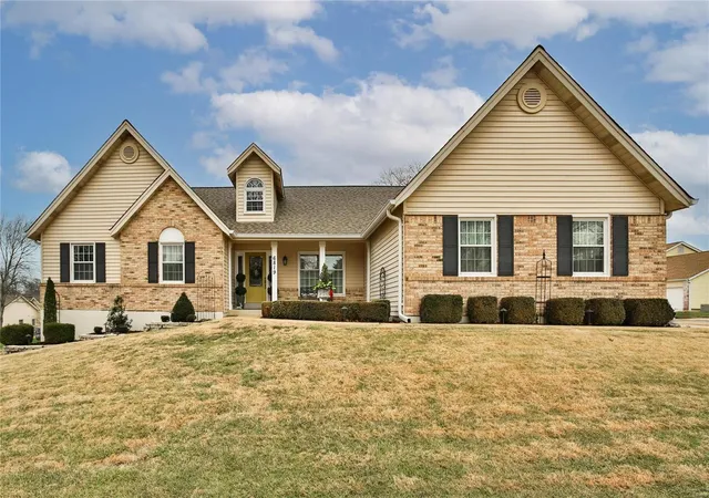 Single Family Residence at 6819 Coffee Springs Dr, Saint Louis, MO 63129 | MLS# MIS25004972 | | Sold on 2025-03-26