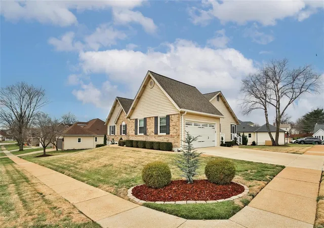Photo 3 of Single Family Residence at 6819 Coffee Springs Dr, Saint Louis, MO 63129 | MLS# MIS25004972 | | Sold on 2025-03-26