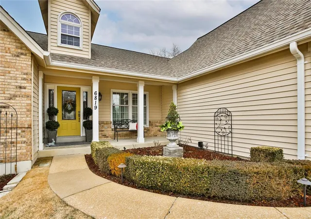 Photo 4 of Single Family Residence at 6819 Coffee Springs Dr, Saint Louis, MO 63129 | MLS# MIS25004972 | | Sold on 2025-03-26