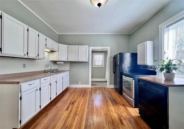 Photo 4 of Single Family Residence at 1422 Sulphur Ave, Saint Louis, MO 63110 | MLS# MIS25005050 | | Sold on 2025-04-28