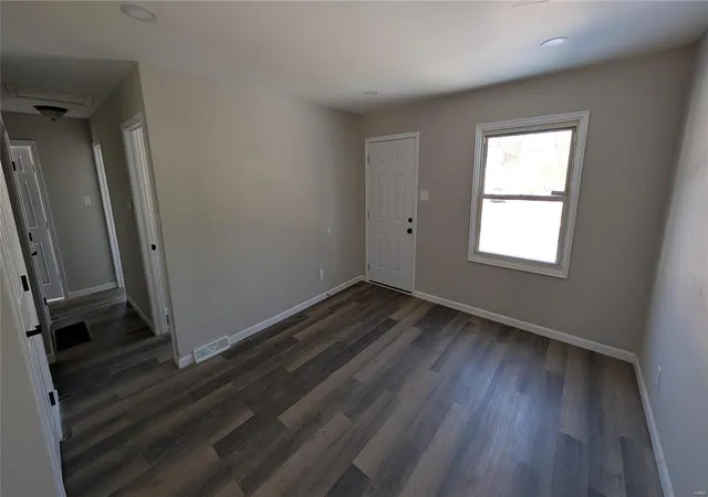 Photo 3 of Single Family Residence at 212 Estridge, Saint Louis, MO 63137 | MLS# MIS25005078 | | Sold on 2025-03-31