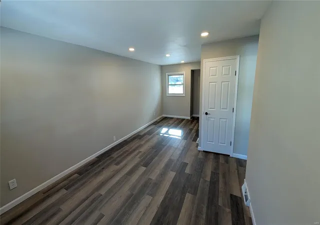 Photo 4 of Single Family Residence at 212 Estridge, Saint Louis, MO 63137 | MLS# MIS25005078 | | Sold on 2025-03-31
